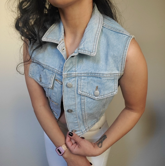 Vest - Picture 3 of 11